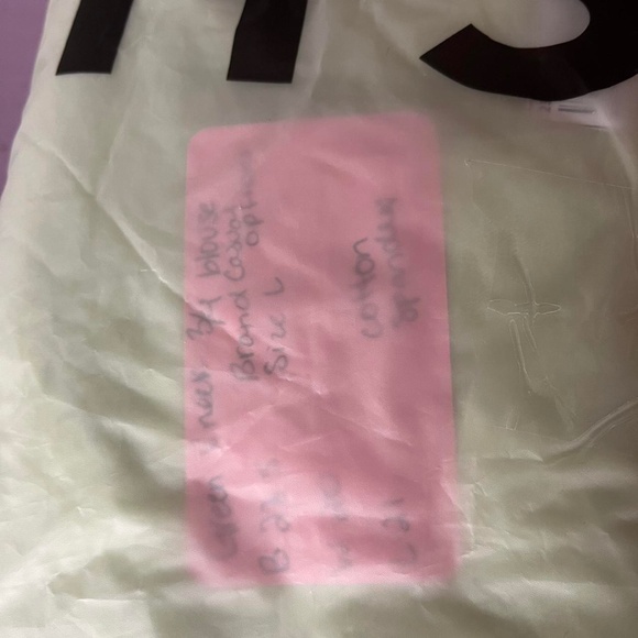 Green 3/4 sleeve V-neck top with a soft and stretchy feel Large - Picture 3 of 4